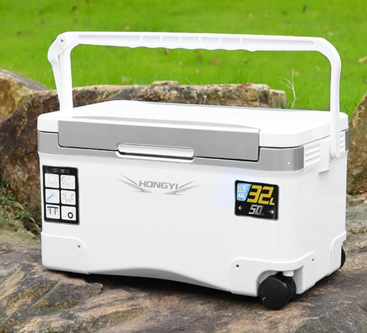 釣り用クーラーボックス 大容量32L 座れる頑丈マッスルボディ 防水 断熱材 ハンドル/水栓/肩ベルト/キャスター付き 釣り 保冷力72h 白&銀