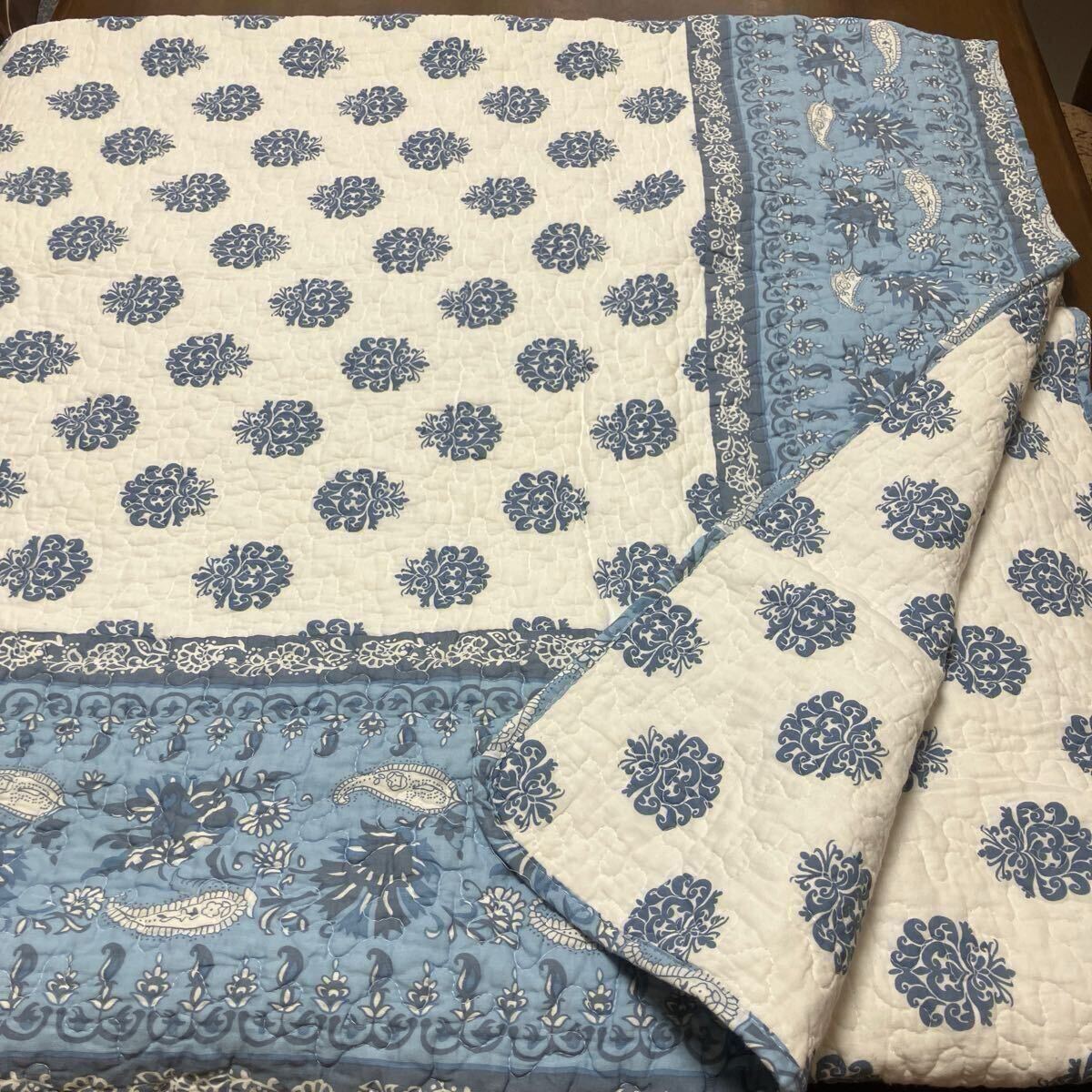 新品　マルチカバー　額縁小紋柄　キルト綿100% 200×200㎝　(ブルー)リバーシブル