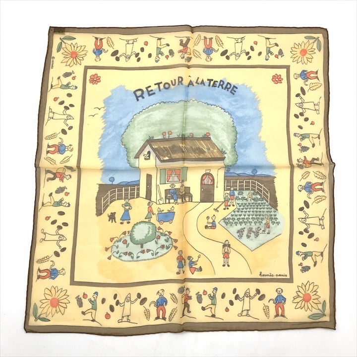 展示品 HERMES エルメス プチカレ 40 RETOUR ALA TERRE 故郷に帰る シルク100％ イエロー系 スカーフ ファッション 小物 m14482
