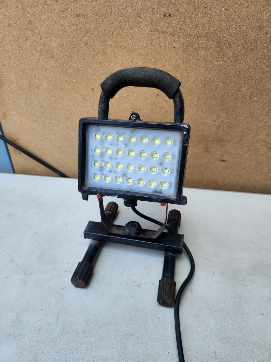 SHUREMAN シュアマン SLS-84 [LED投光器床置きスタンド式 8.4W] 屋外 LED投光器 