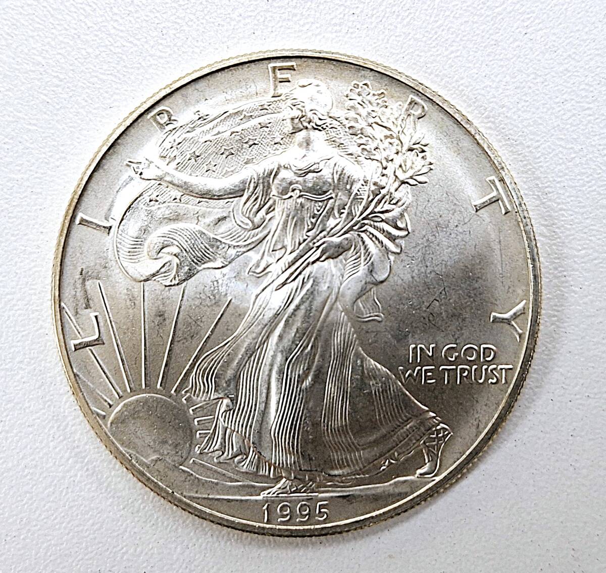 ◆　アメリカ　リバティー　イーグル　１ドル　１オンス 銀貨　◆