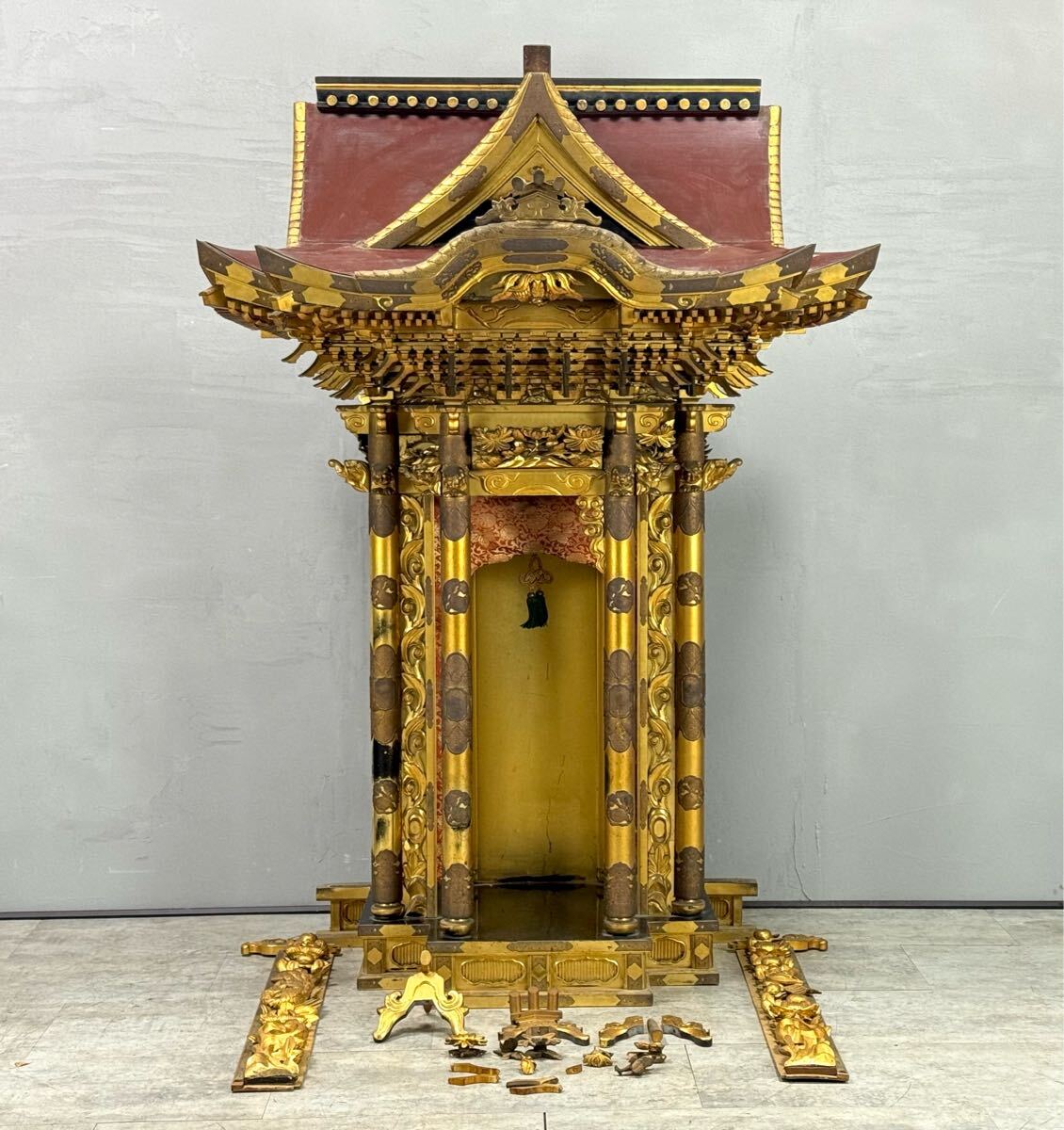 御厨子 宮殿 仏壇 約154cm 須弥壇 寺院 お寺 仏具 仏教美術 阿弥陀 法具 荘厳 内陣 仏器 仏教 法具 金箔 木製■兵庫県姫路市から A25-166