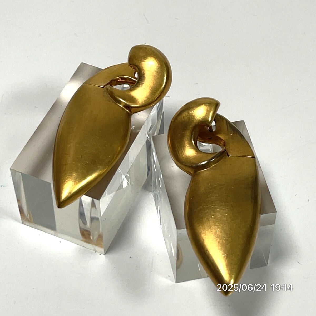 vintage JOAQUIN BERAO ホアキンべラオ ブランドロゴ ドロップ系 ゴールドカラー ピアス イヤリング アクセサリー 装飾品 小物