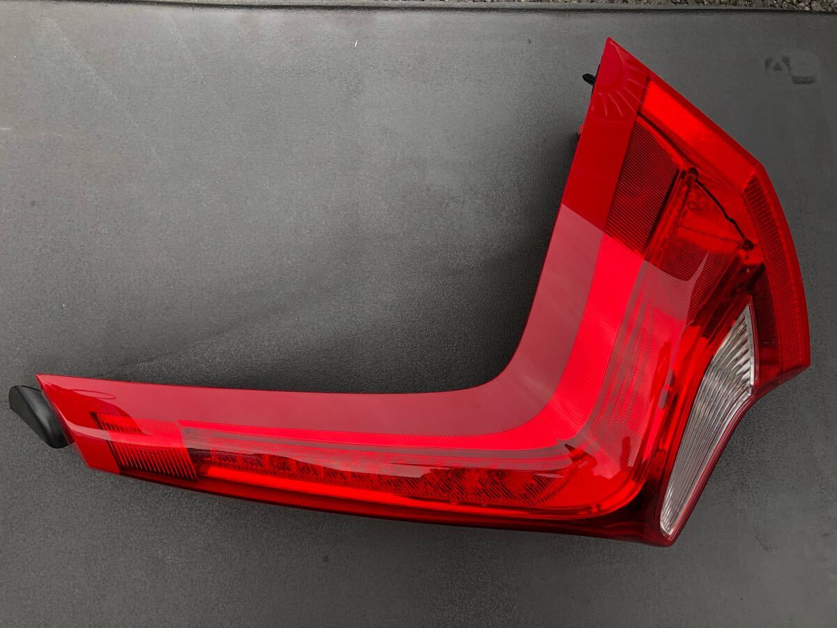 ボルボV60中古右テールランプ品番31214964