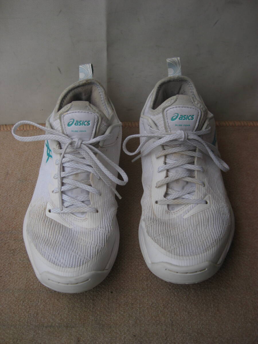 ★asics　　 バスケットボールシューズ　　グライドノヴァ　　1061A038　　白　２４.5cm　　美品