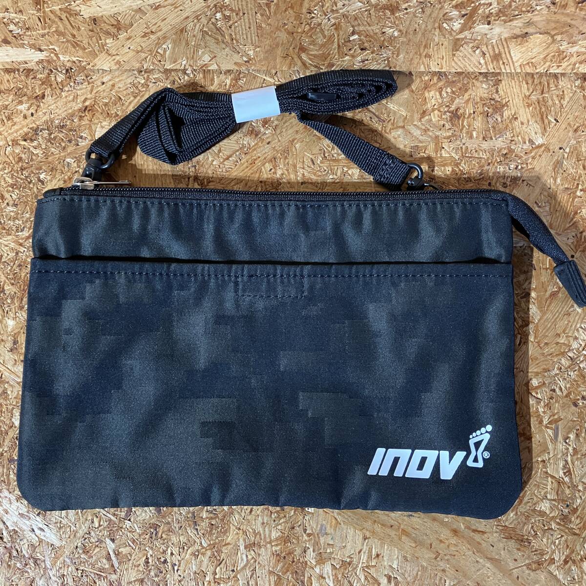 inov-8 サコッシュ ショルダーバッグ イノヴェイト デサント DESCENTE
