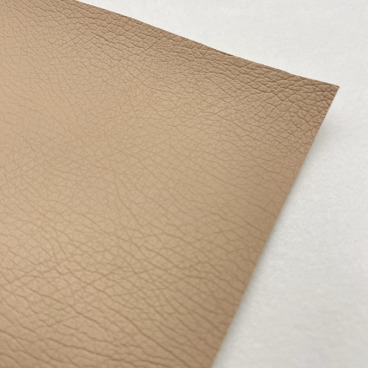 国産 高級 PUレザー シンコール グラフィーネ 15番 裏起毛 合皮 137cm×約1.5M 厚1mm やわらかタッチ 薄茶 フェイク 椅子張【道楽札幌】