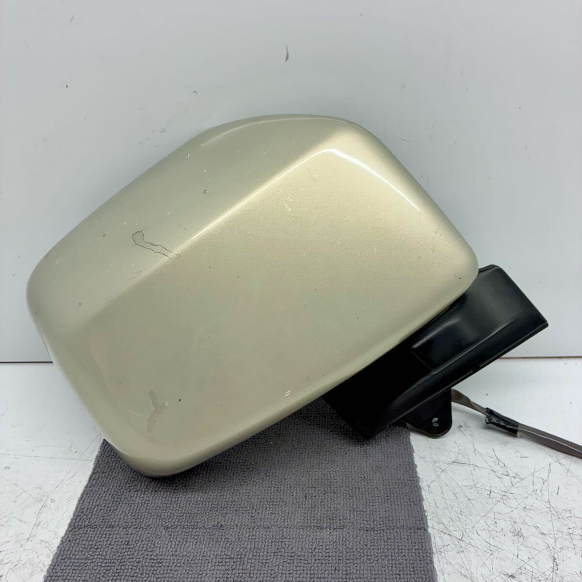 ダイハツ L150S L160S ムーヴ ドアミラー サイドミラー 右側 運転席側 R 5P 5ピン 動作確認済み 手動 可倒式 金 ゴールド T17 P70915