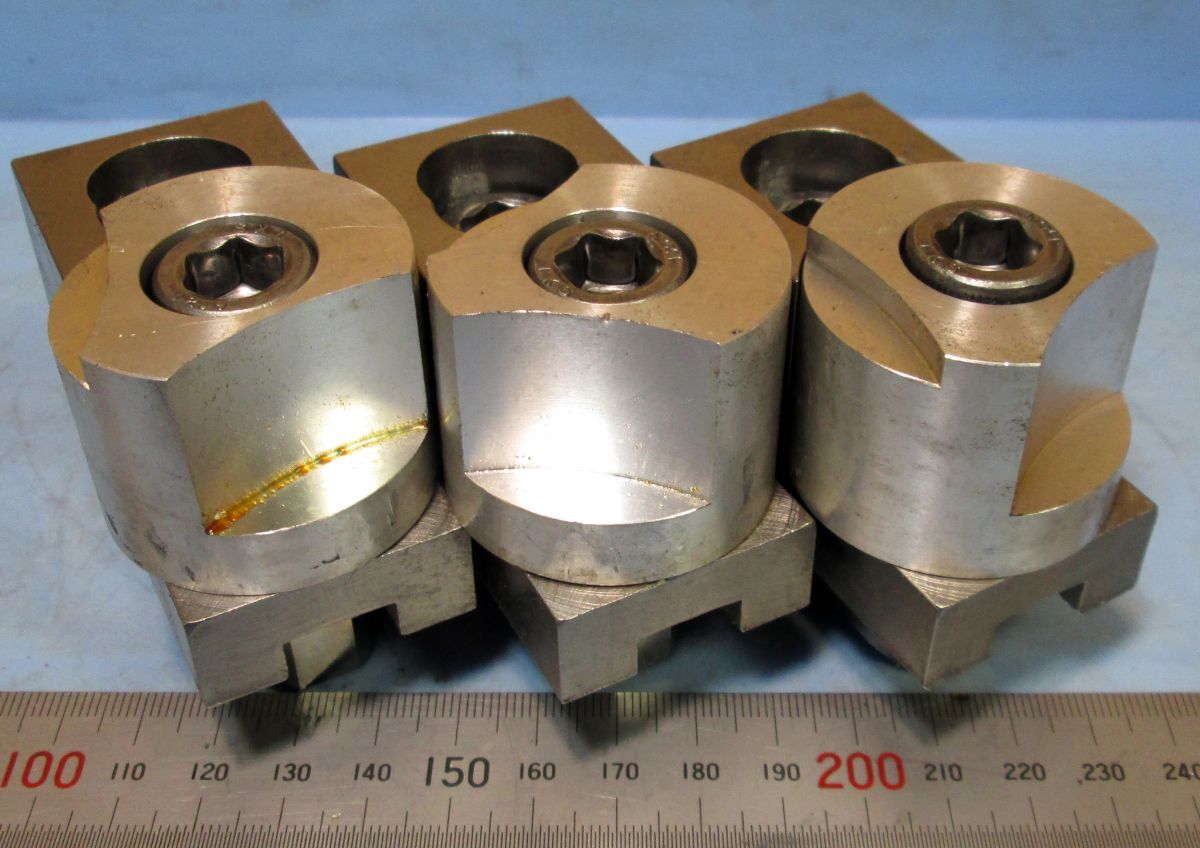 FC046 生爪 パワーチャック 油圧チャック用 P1.5 穴間 30 ジョーナット付 中古