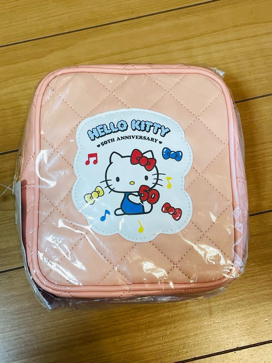 ★未使用新品！ハローキティ　50周年デザイン☆キルティングがかわいい！スクエアポーチ☆送料185円★