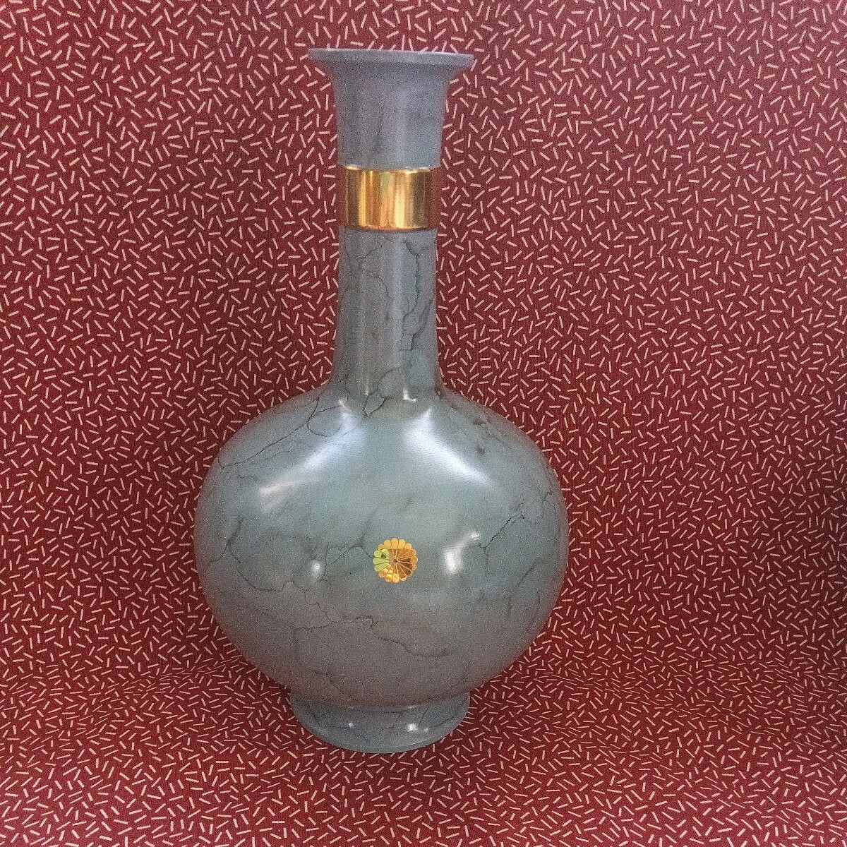 中古☆花瓶 置物 花器 記念品 峰雲 置物 インテリア 叙勲 壺 菊