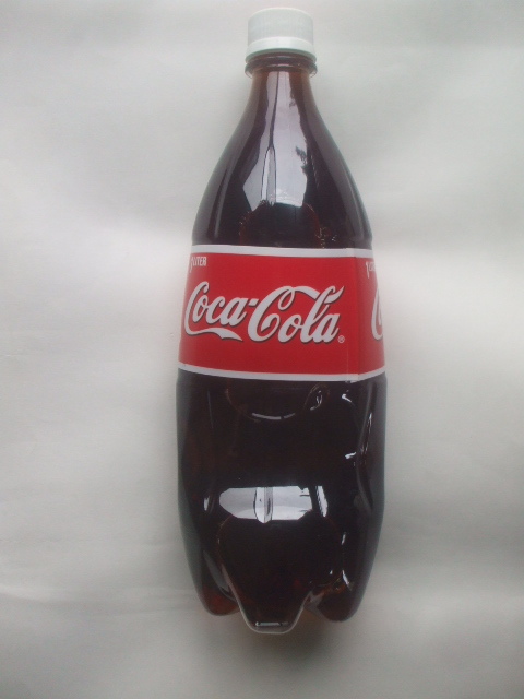 昭和レトロ 　コカ・コーラ 1L ペットボトル入り　未開封 　凹みあり　　ヴィンテージ　