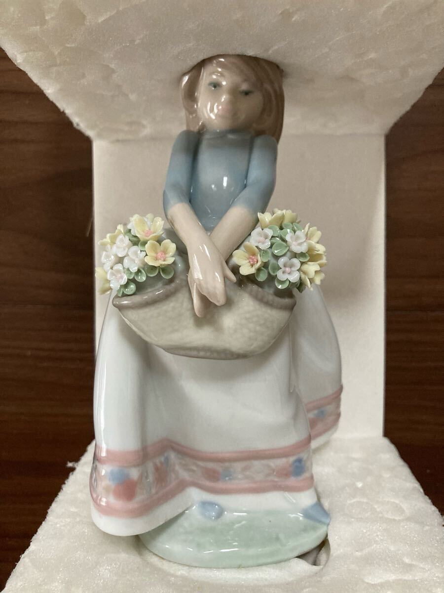 リヤドロ LLADRO 人形 5月の花 置物 陶器 未使用