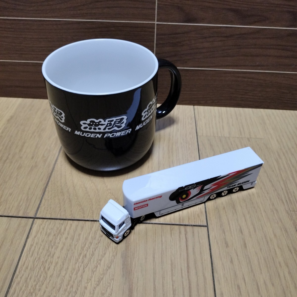 ▼ 無限≪マグカップ 1個・トミカ 1台≫陶器製マグカップ　トランスポーター トミカ　トレーラー　トラック ミニカー　MUGEN RACING　HONDA