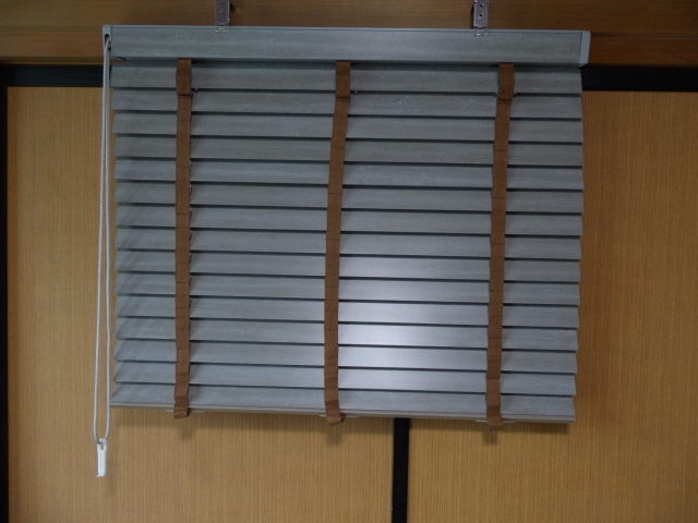 78 モデル展示 TOSO Iタイプ ウッドブラインド（木製ブラインド）Nベネウッド50T キズ有 高級 W860