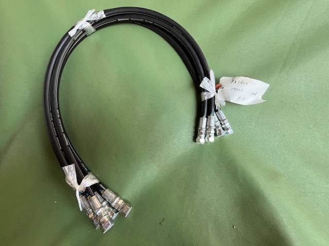 PA1404 1000L 両端金具F 小さい曲げ半径でコンパクトな油圧配管が可能 さらに寿命・耐疲労性を重視した一般作動油(鉱物性)用の高圧ホース