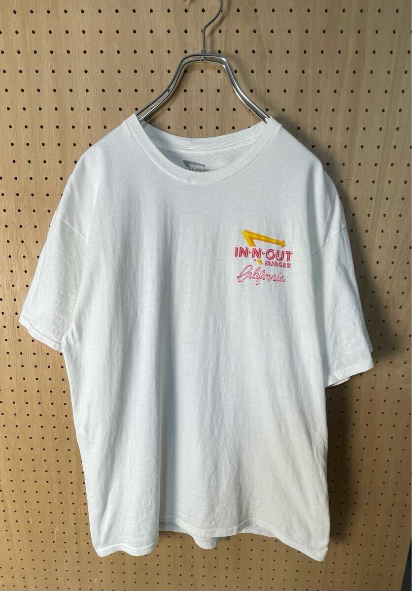 IN-N-OUT BURGER S/S TEE WELCOME TO CALIFORNIA TEE イン アンド アウト バーガー カーグラフィック 企業 ホワイト Tシャツ 半袖Tシャツ