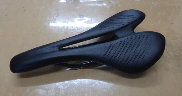 ☆　テックワン　カラクル　コージー　CARACLE-COZ　フルカーボン　サドル　実測　142ｇ