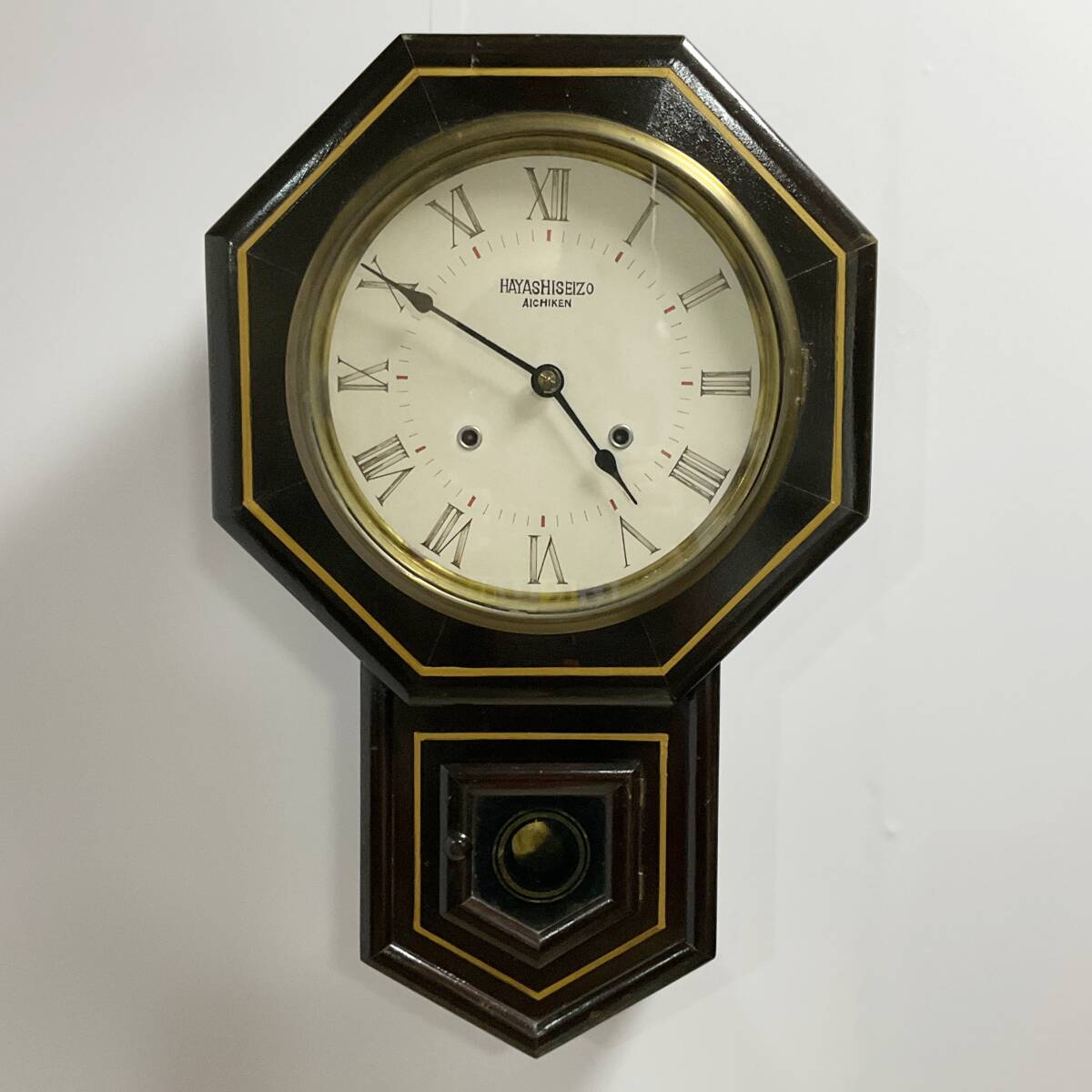 【63059T】振り子時計　壁掛け時計　ハンドメイド　木製アンティーク　ゼンマイ式　ローマ数字　レトロインテリア　オブジェ　現状品