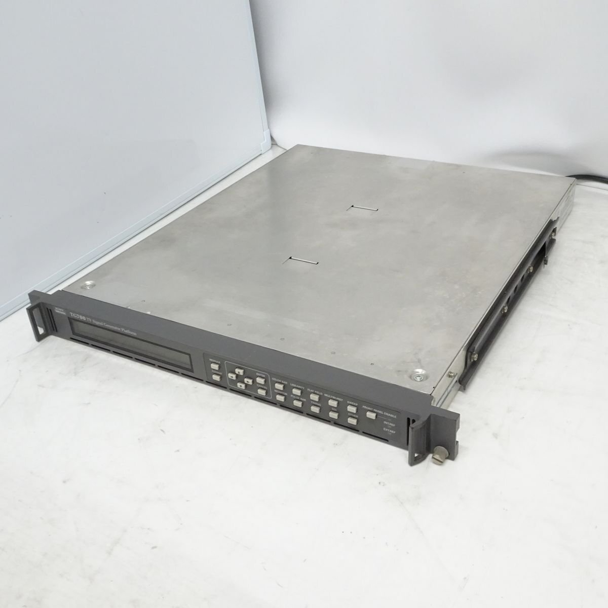 Tektronix TG700 シグナルジェネレーター テクトロニクス（HD-SDI HDVG7・SD-SDI DVG7）【中古品/出力OK】#427498