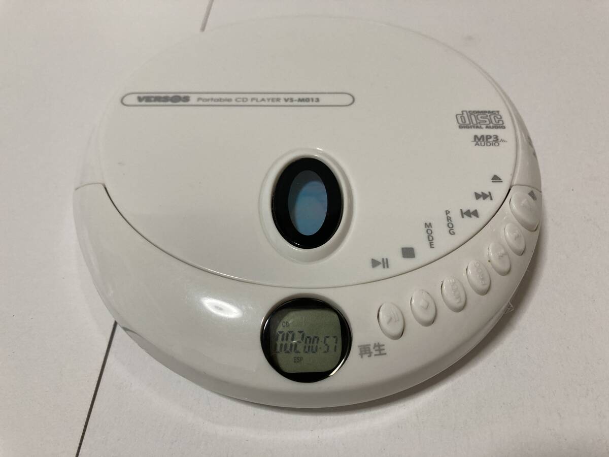VERSOS　ポータブルCDプレイヤー　VS-M013 ホワイト　簡易動作確認　