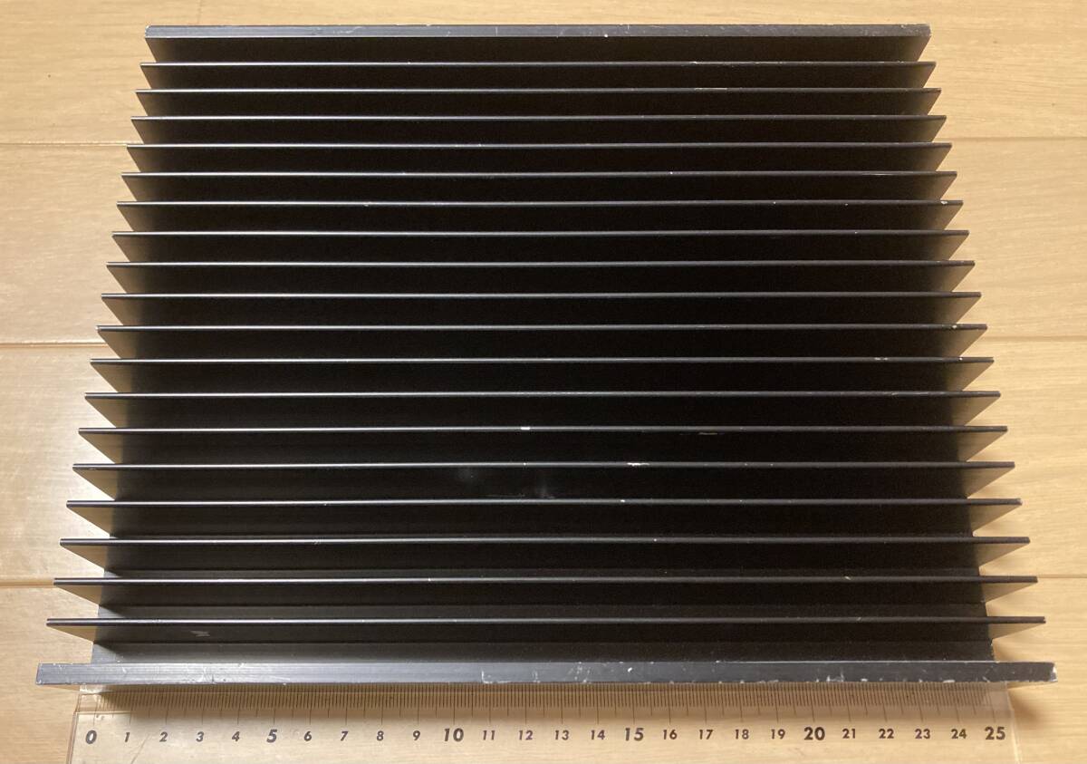 中古 大型ヒートシンク ブラック 250mm × 200mm × 40mm