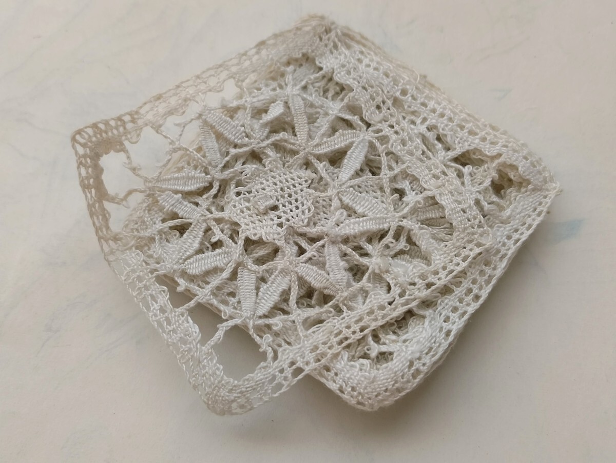 12枚セット　レース　モチーフ　束　フランス　ヴィンテージ　アンティーク　手編み　手縫い　ニードルタティングレース　フレンチ　レトロ