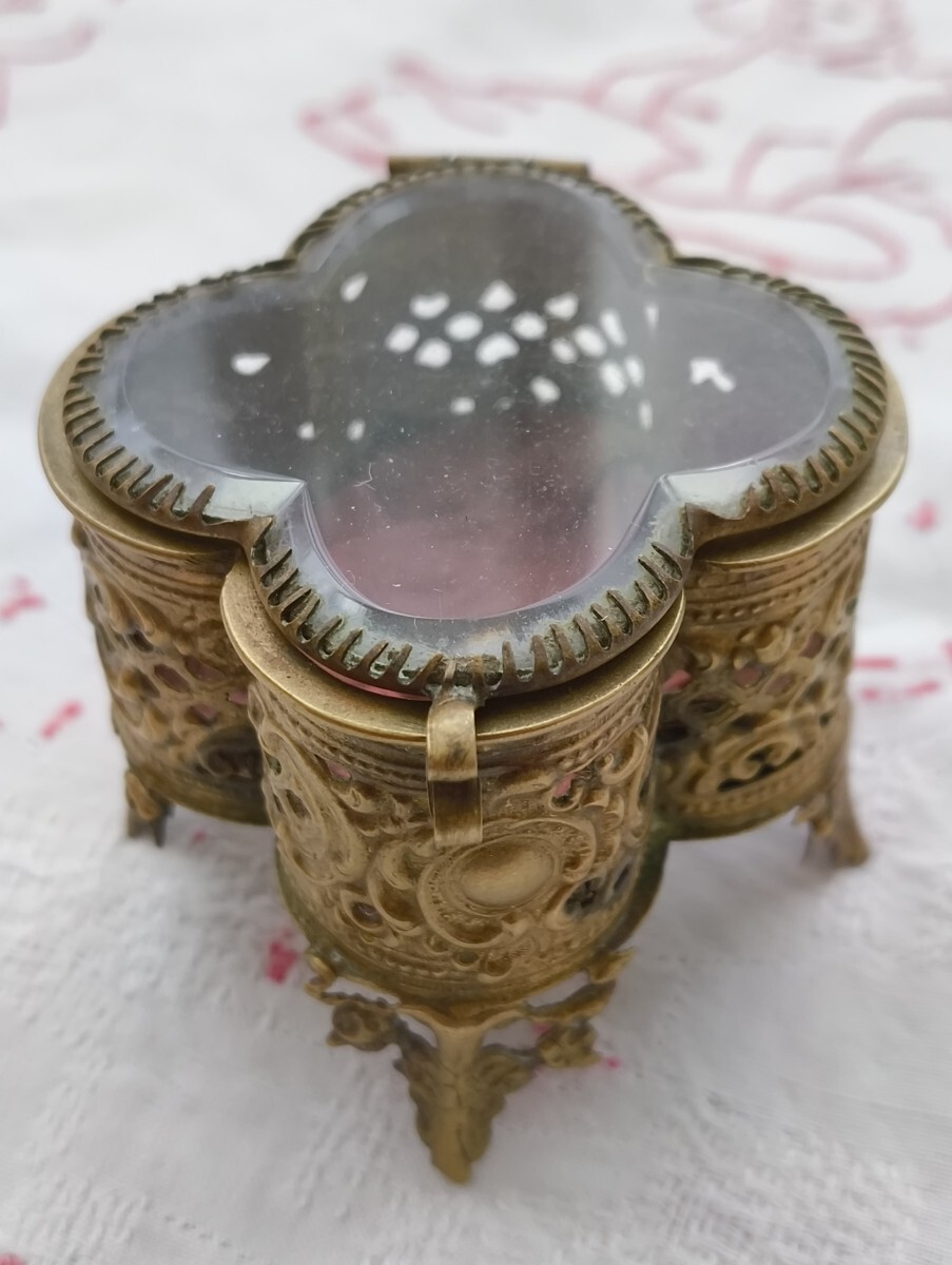 繊細 雰囲気抜群 宝石箱 ジュエリーボックス ケース フランス アンティーク ヴィンテージ 面取りガラス 金属 レリーフ ディスプレイ レトロ