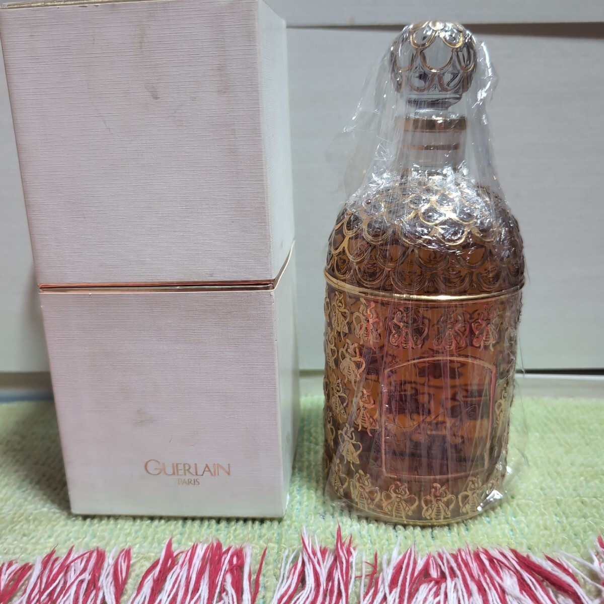 ヴィンテージ　GUERLAIN　ジャルダン バガテール オーデトワレ ゴールデン ビー(蜂)ボトル ゲラン 500ml(奥)