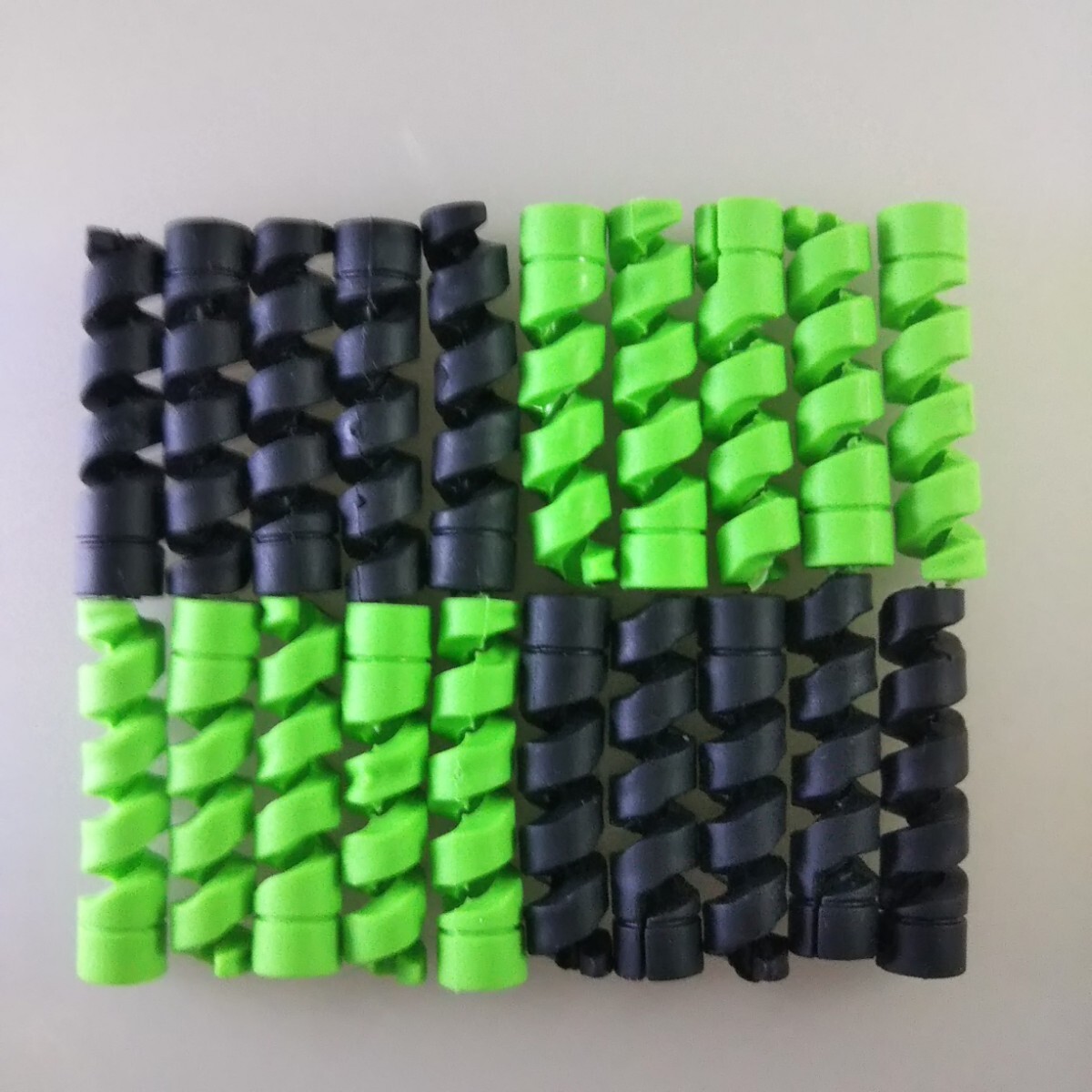 匿/ゆうパケットmini送込【未使用　合計20ヶ 】ケーブルカバー ケーブルプロテクト 断線防止 （黒10ヶ・緑10ヶ）