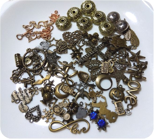 手芸用品く88■金属製金古美ビーズチャームコネクター他色々セット■アンティークゴールド系＊アクセサリーパーツハンドメイド