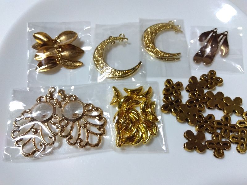 手芸用品く83■金属製のチャームビーズ色々セット■ゴールド他＊アクセサリーパーツハンドメイド