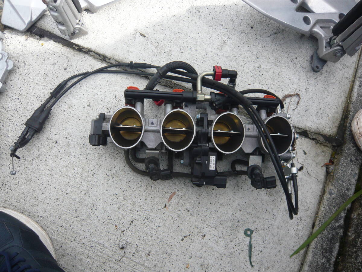 カワサキニンジャ　スロットルボディ　中古　ZX1000 SHP-35D1016, 　 刻印　SHP-35D1016 NO 195143　画像見て分かる方欲しい方落札下さい