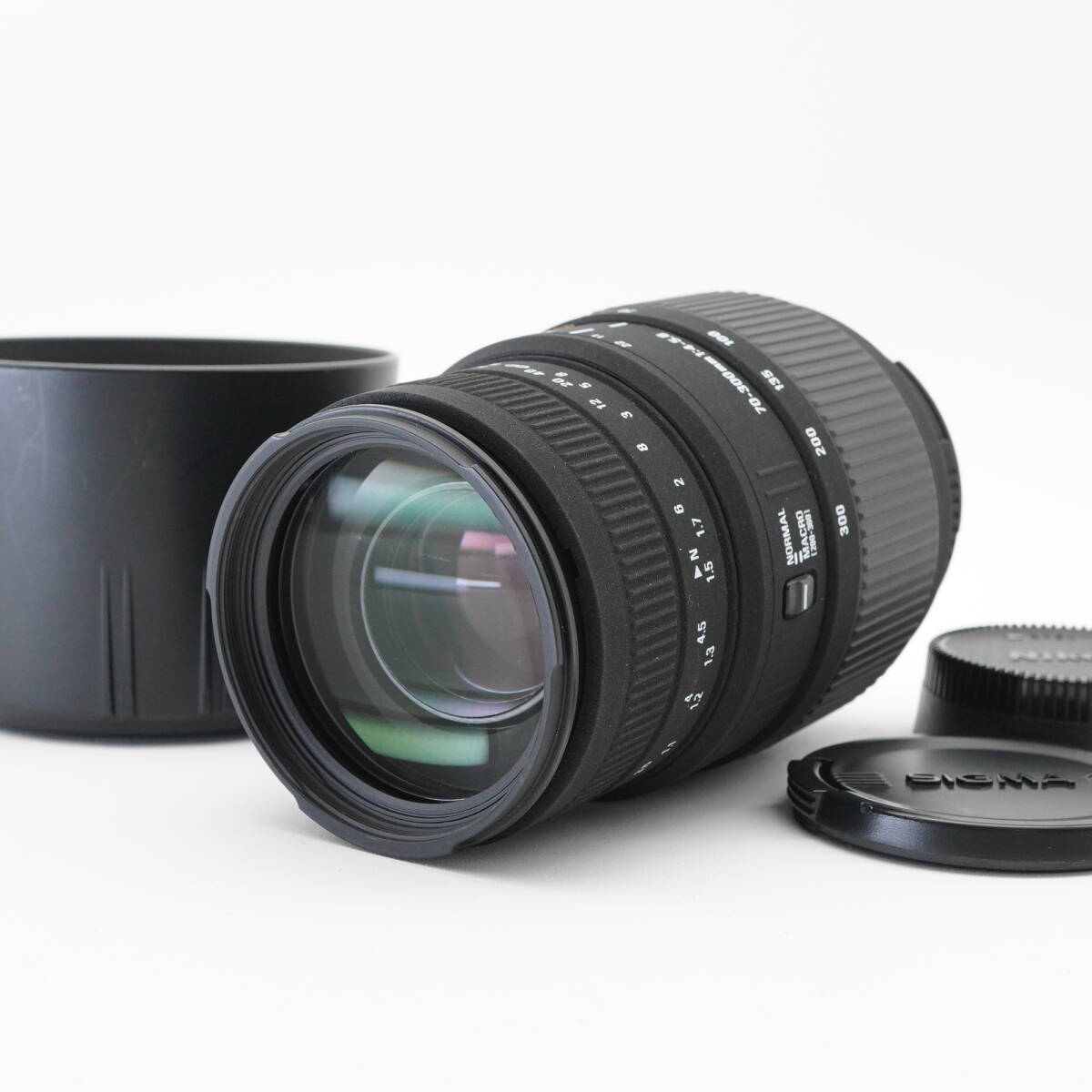 美品 Sigma シグマ 70-300mm F4-5.6 DG MACRO 望遠レンズ ニコン Fマウント フード付き #AA5742
