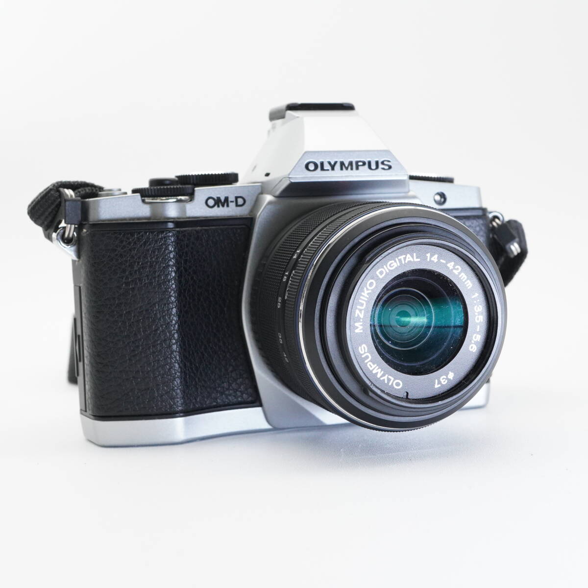 美品 OLYMPUS オリンパス OM-D E-M5 / M.ZUIKO 14-42mm F3.5-5.6 II R / M.ZUIKO 40-150mm F4-5.6 R ED ダブルズームキット #AA5613