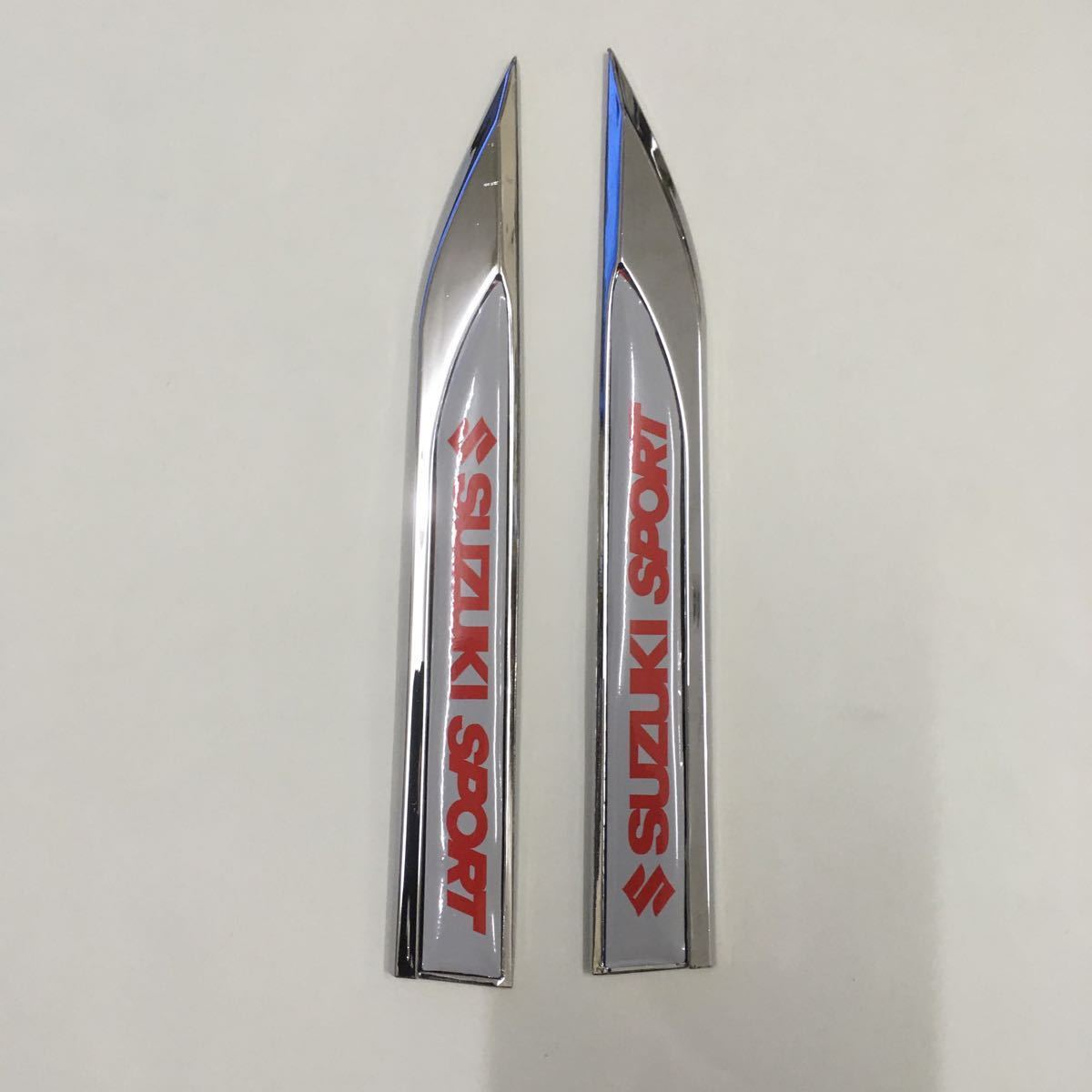 スズキ☆サイド エンブレム2本セット※ライトグレーレッド☆横幅約14.5cm×縦幅約1.9cm☆未使用品☆エブリィ ハスラー