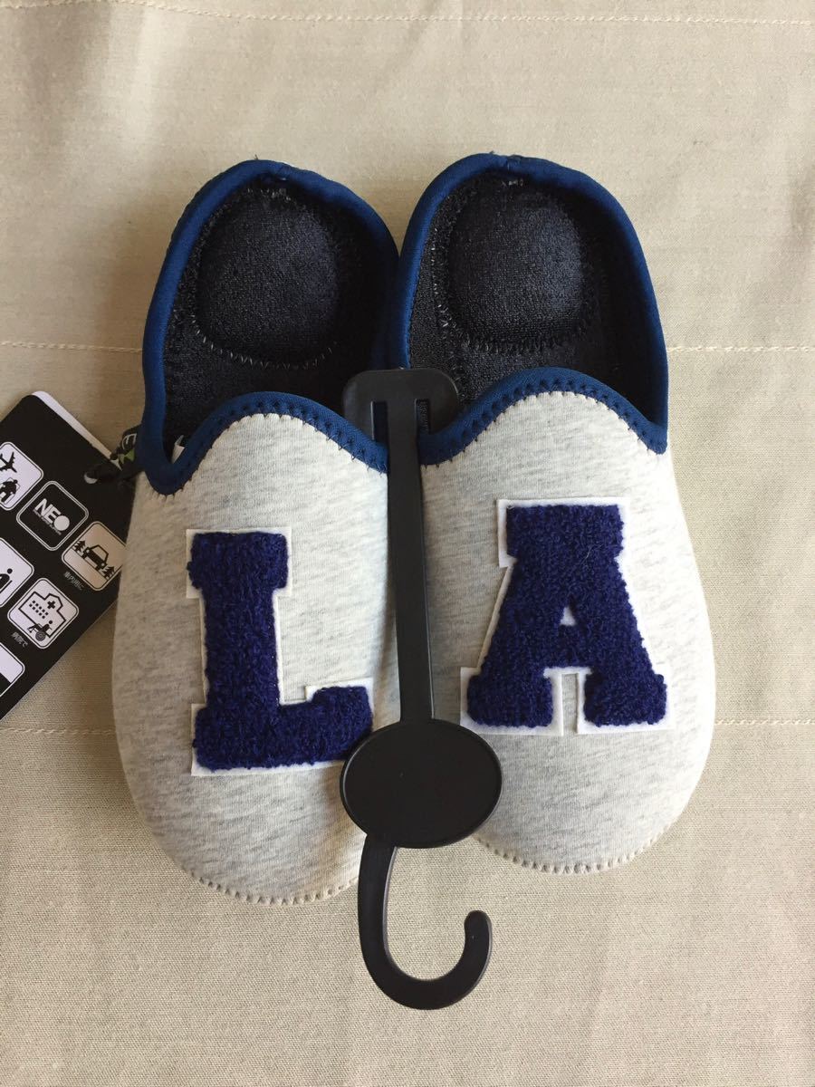 ☆モコモコのロゴがかわいい☆スリッパ☆定価２５００円☆Ｓサイズ☆２２～２４☆新品☆