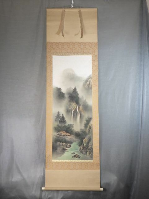 z4D017Z- 掛軸 春近 「清山峡谷」 彩色山水図 絹本 共紙箱