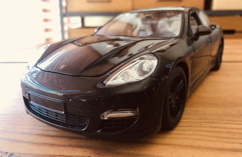 1/18 Maisto Porsche Panamera Turbo カスタム