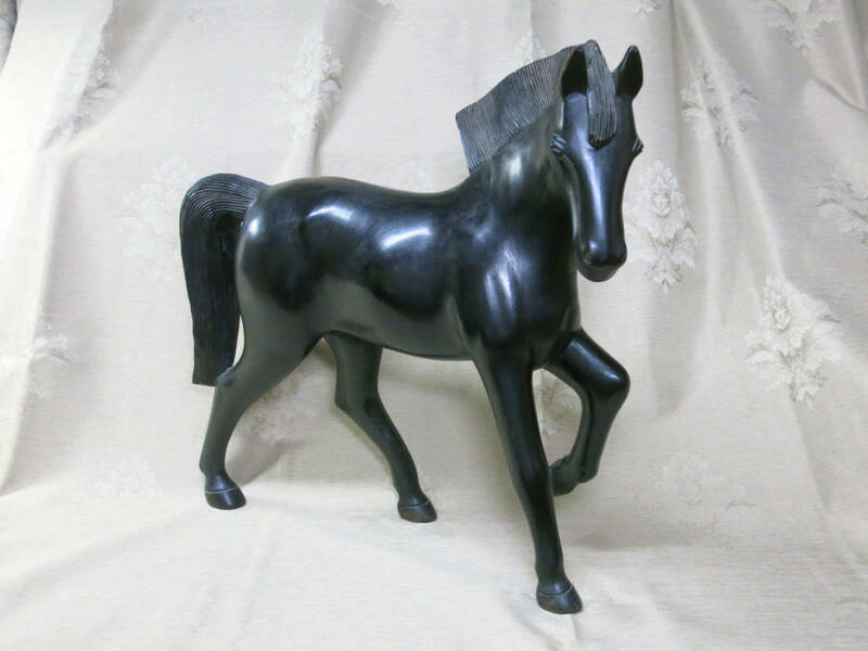 [大幸]　黒馬（左馬）一刀彫の置物　天然木　美品　天然木　アメリカンアート　オブジェ　競争馬　サラブレッド　馬牧場