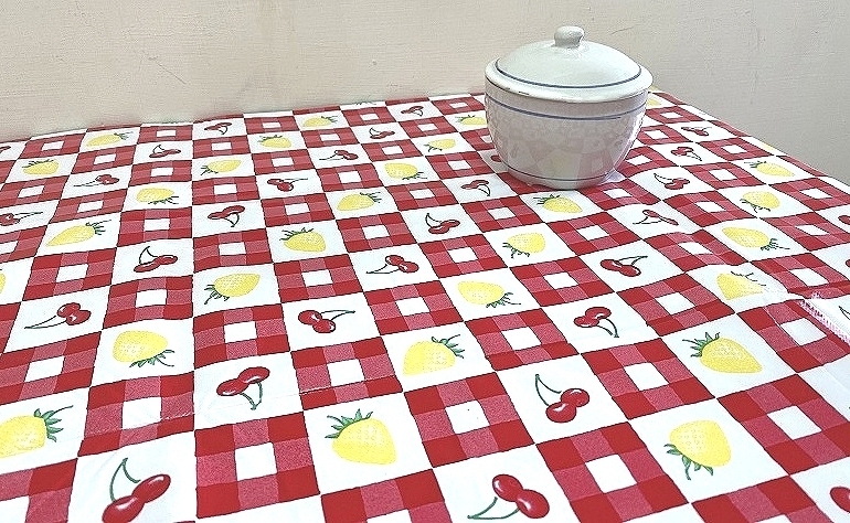 台湾レトロ 雑貨◆テーブルクロス さくらんぼ イチゴ 台湾製◆約135ｘ182cm 長方形