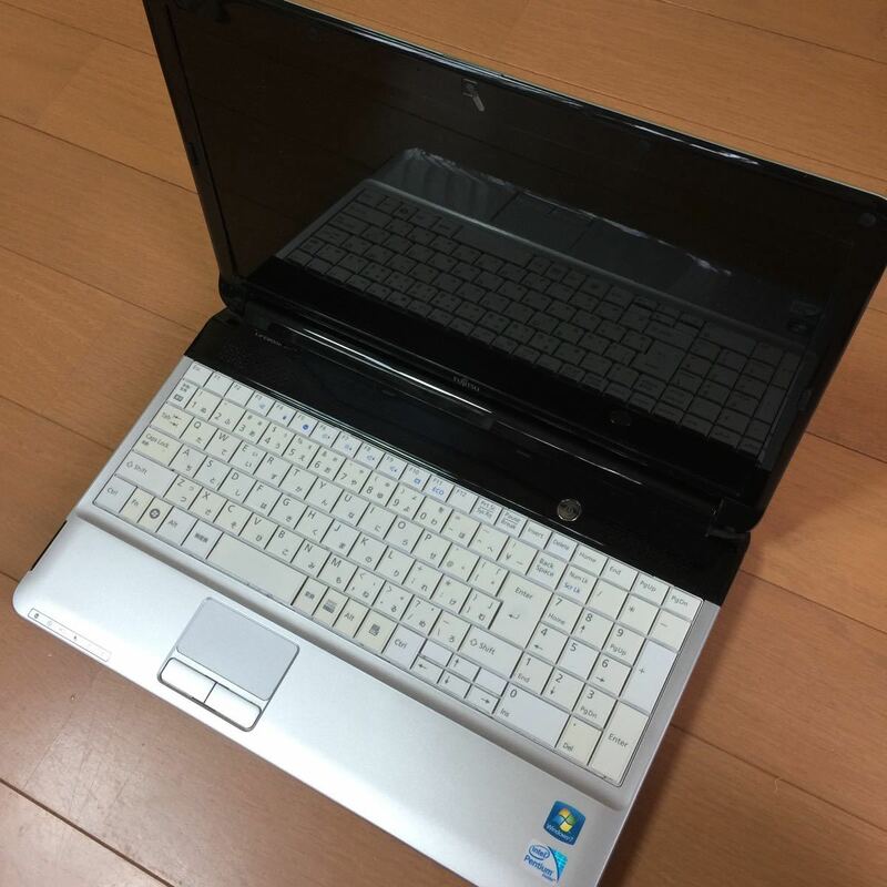 ★FUJITSU富士通 FMV-LIFEBOOK AH42C FMVA42CW ノートパソコン