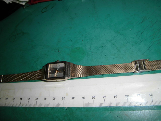 ●ＰＬＡＮＴＡ　ＧＥＮＥＴ　ＳＷＩＳＳ　女性用腕時計　角型　ゴールド　電池交換済稼働品/144