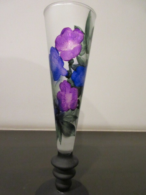 シャンパングラス 紫の花の模様 円錐形 置物 インテリア 花瓶