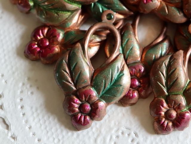 ヴィンテージ ブロンズ エナメル フラワー リーフ 花 葉 金属 ハンドペイント ハンドメイド アクセサリー チャーム パーツ 24×15mm 4個