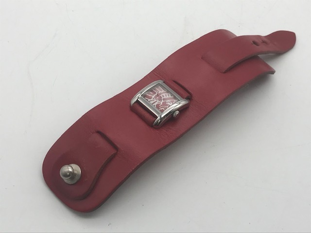 REDMOON　レッドムーン　希少　赤いレザー　革　ブレスレット型腕時計