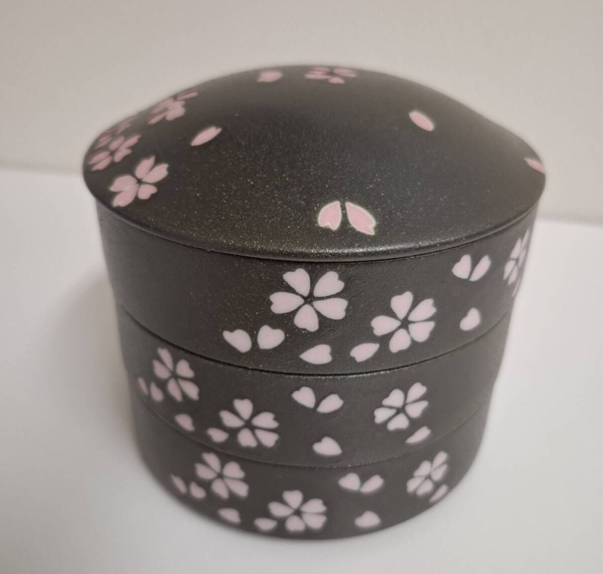 【貴重・未使用】宇野千代　桜吹雪　お重　陶器　三段重　花舞　　直径13.5cm