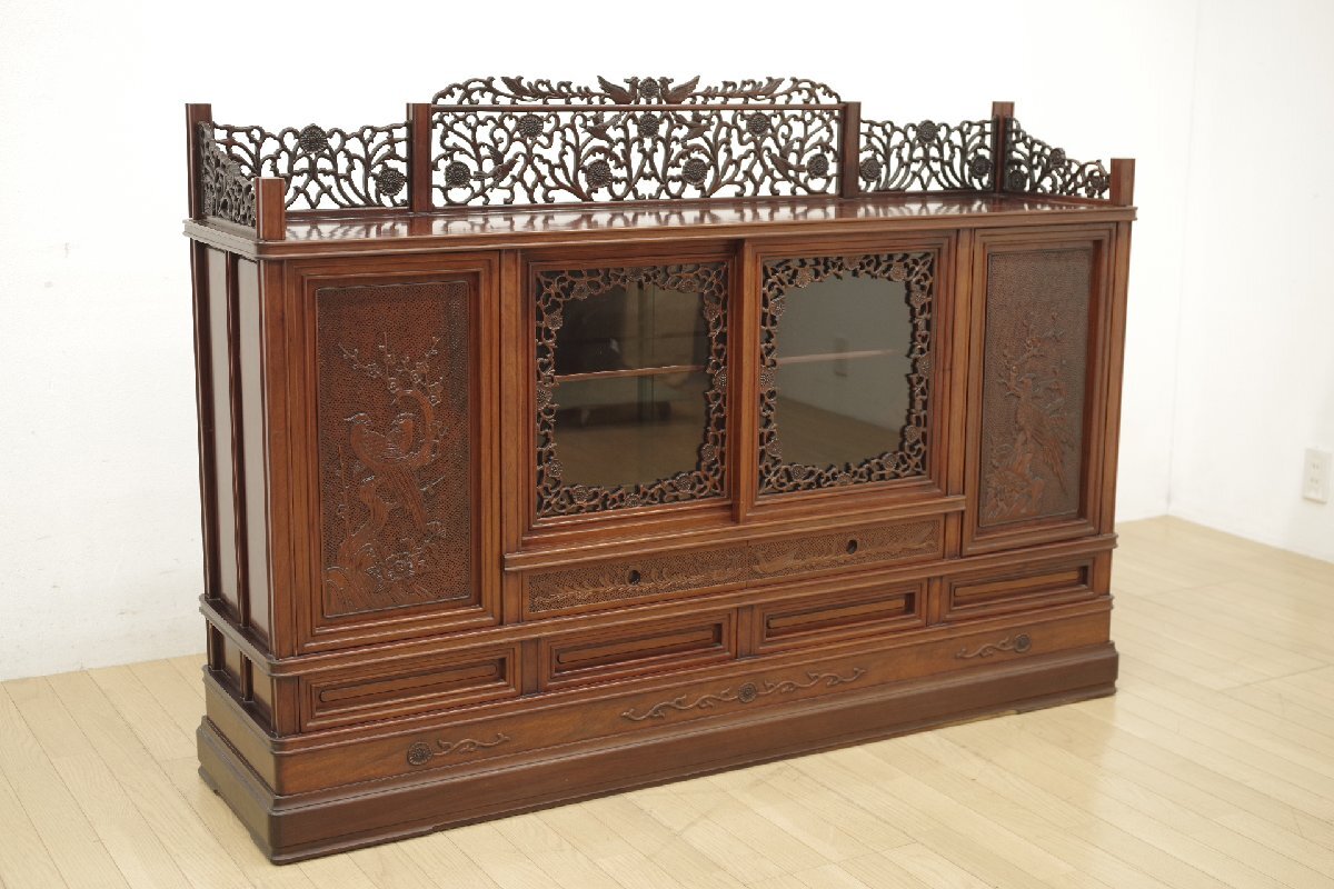 極上装飾 唐木 花梨無垢 透かし彫り サイドボード 飾り棚 彫刻 花鳥図 和家具 茶棚 キャビネット リビングボード 伐採禁止