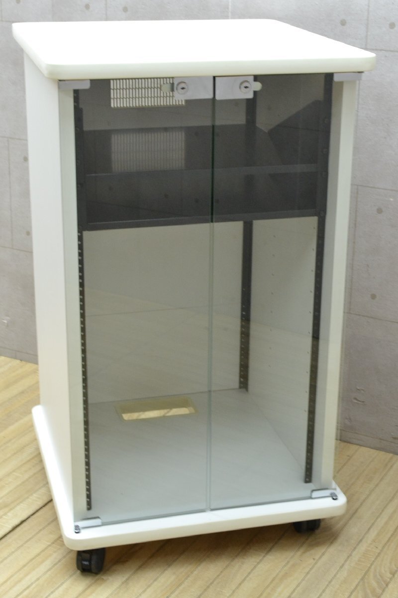W1641■オーディオラック■縦型　ガラス扉■鍵無し■高さ（約）1000ｍｍ×幅（約)580ｍｍ×奥行（約）605ｍｍ