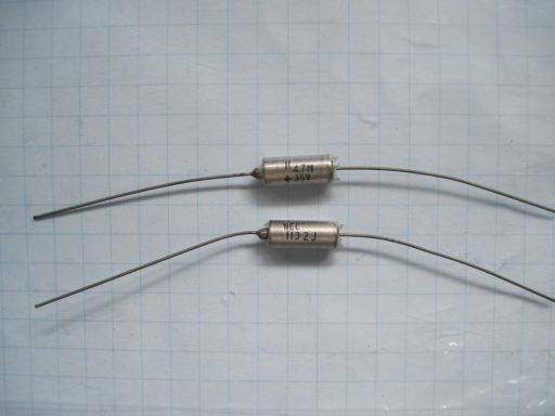 P0041 NEC タンタルコンデンサ？？ 4.7μF 35V 未使用品ですが長期保存品　動作、詳細未確認　リード線変色等有　ジャンク品　2個セット